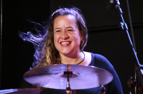 Carolina Maia, baterista piauiense, radicada no Ceará