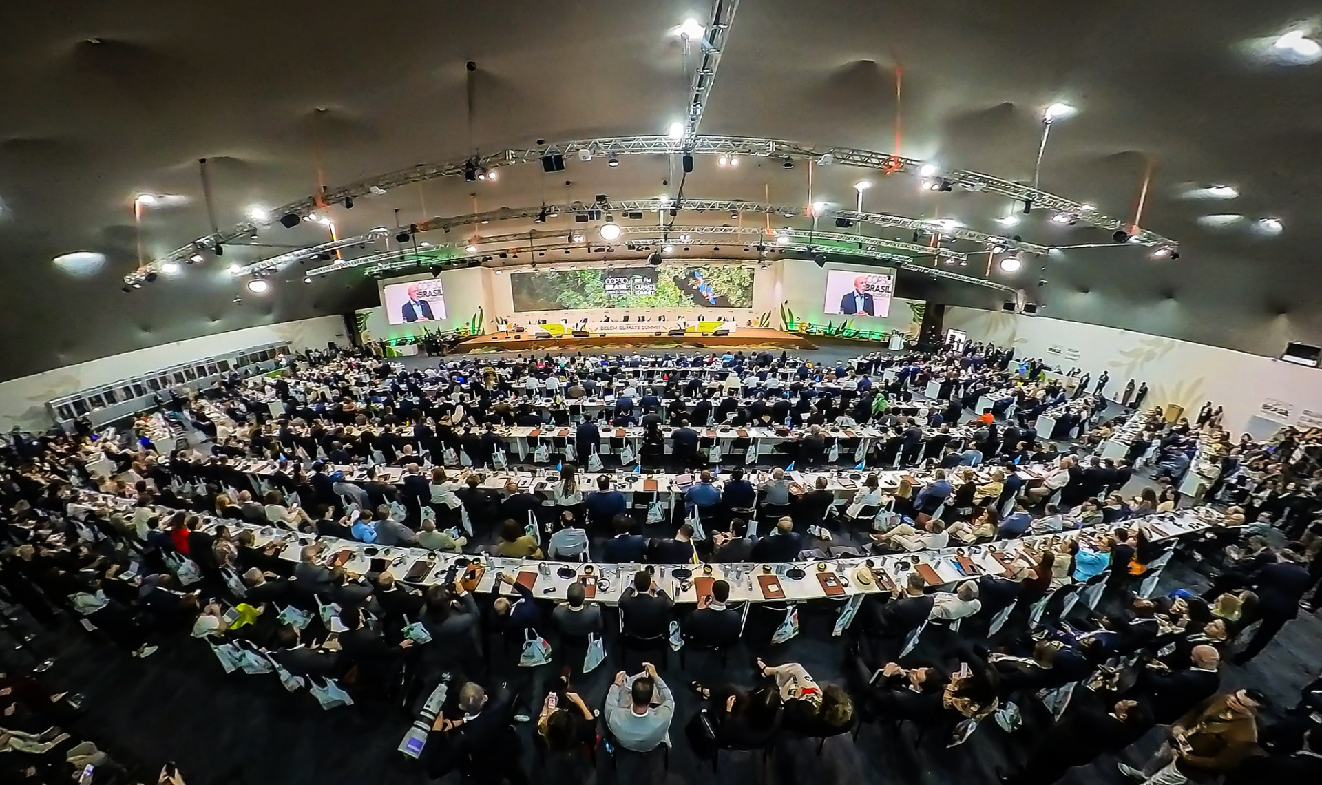 Presidente Lula discursa na Abertura da Sessão Plenária Geral dos Líderes na COP 30
 (Foto: Hermes Caruzo/COP30)