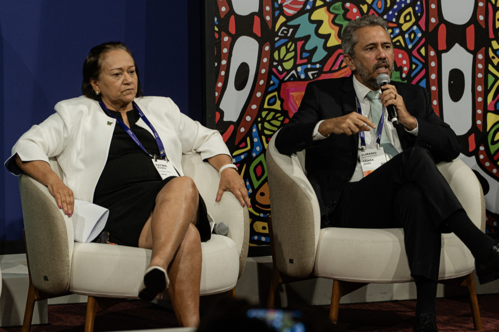 Governador Elmano de Freitas (PT) no Local Leaders Summit, na COP 30, ao lado da governadora do Rio Grande do Norte, Fátima Bezerra (PT)(Foto: Rafael Medelima)