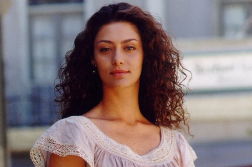 Maria Fernanda Cândido como a italiana Paola na nova de época que marcou sua entrada na televisão(Foto: Reprodução/ Novela Terra Nostra (1999) Rede Globo)