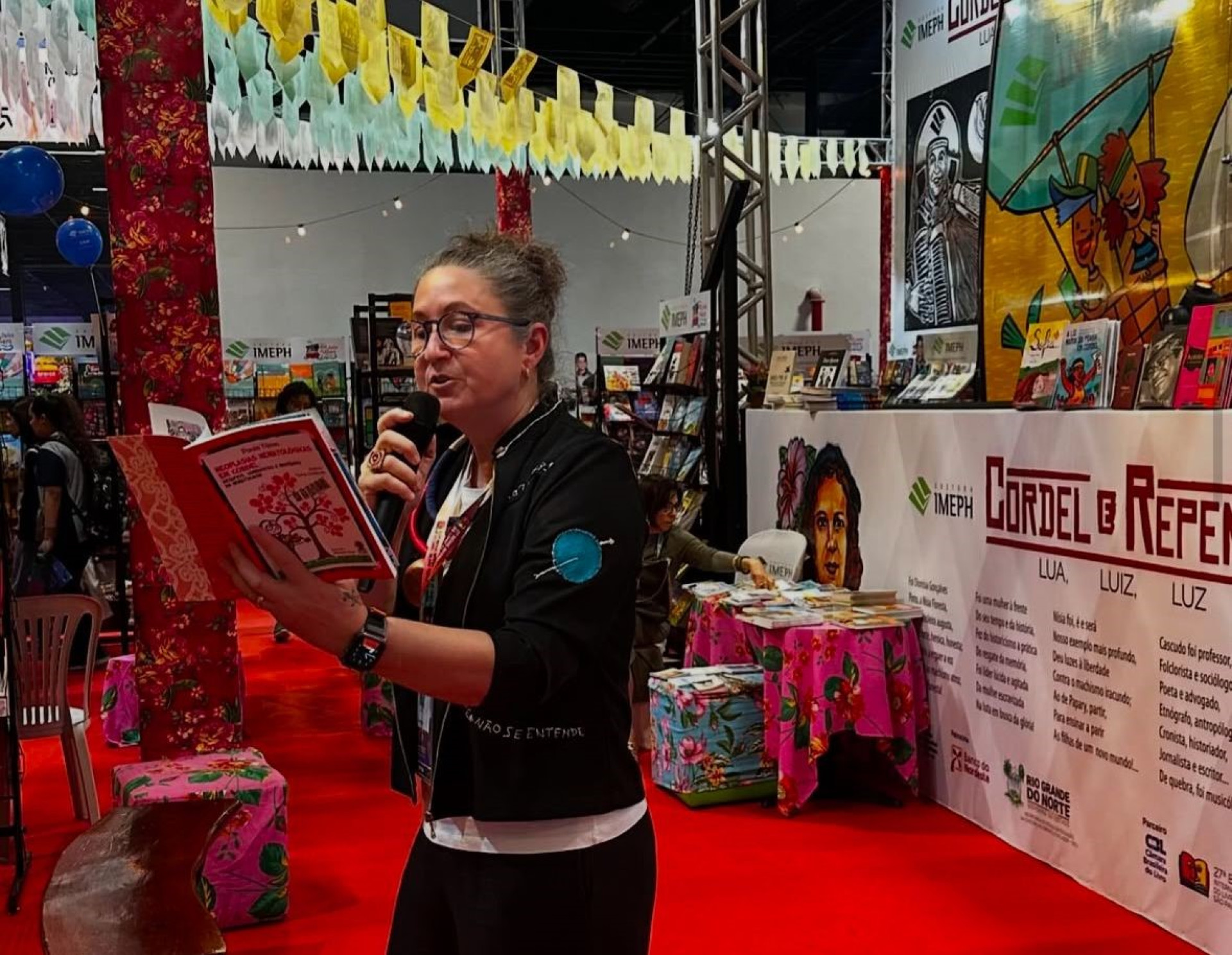 A médica e cordelista, Paola Tôrres (Foto: Divulgação/Instagram/paolatorresmedicacordelista)