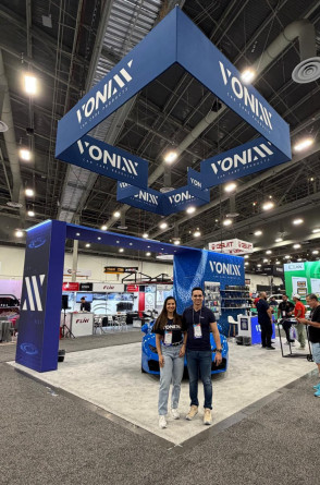 Milena Maia e Paulo Henrique Nobre da Vonixx: evento em Las Vegas (Foto: Divulgação)