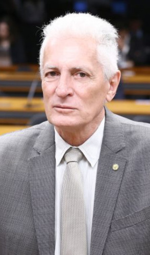 ParaTodosVerem: Rogério Correia, deputado federal filiado ao PT. É um homem branco, de cabelos grisalhos. Está no Congresso e veste um terno cinza(Foto: Vinicius Loures / Câmara dos Deputados)