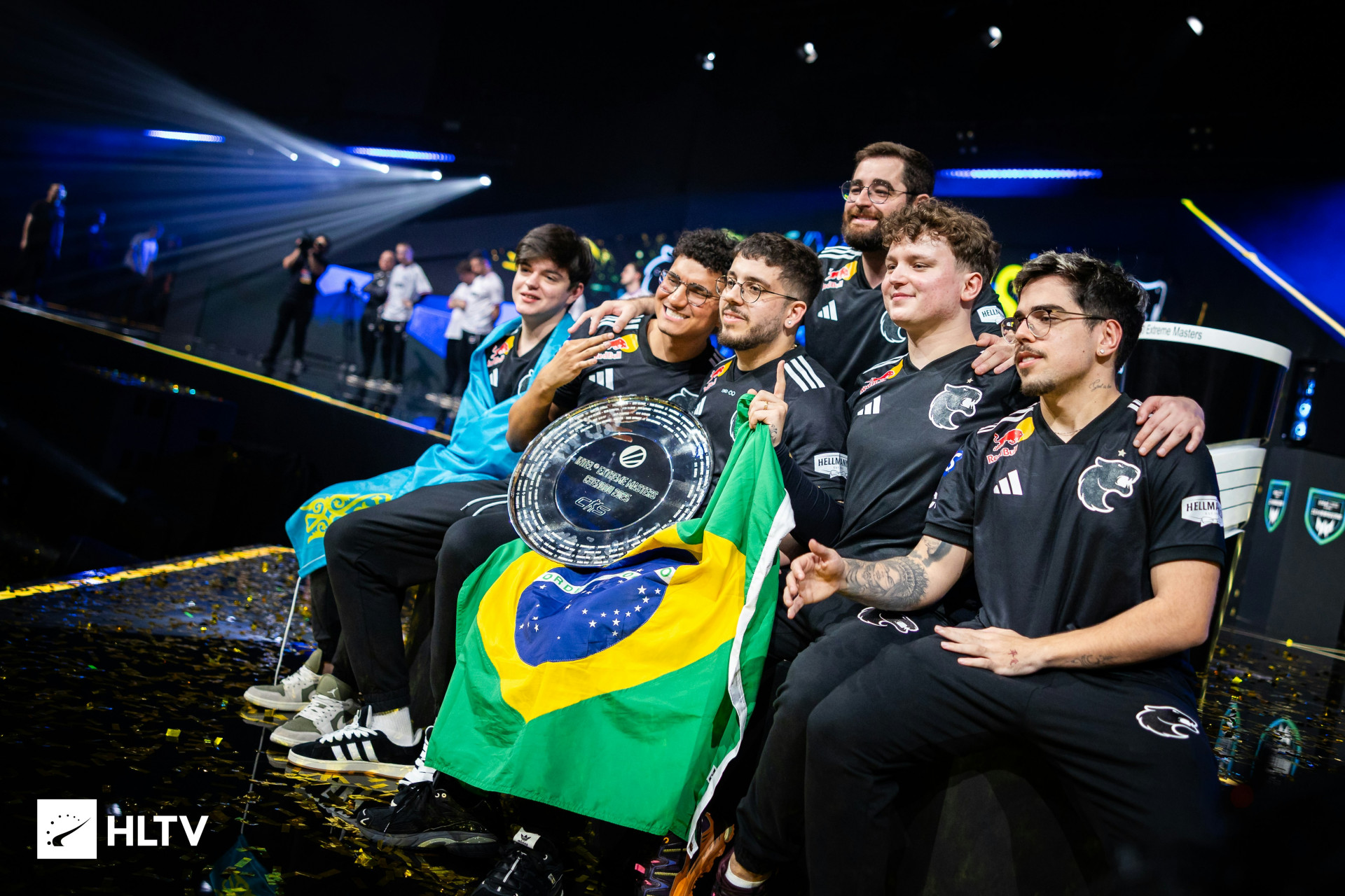 Atualmente, a Furia é formada pelos brasileiros Yuurih, Kscerato e Fallen, além dos jogadores internacionais Yekindar (Letônia) e Molodoy (Cazaquistão) (Foto: Josip Brtan / HLTV)