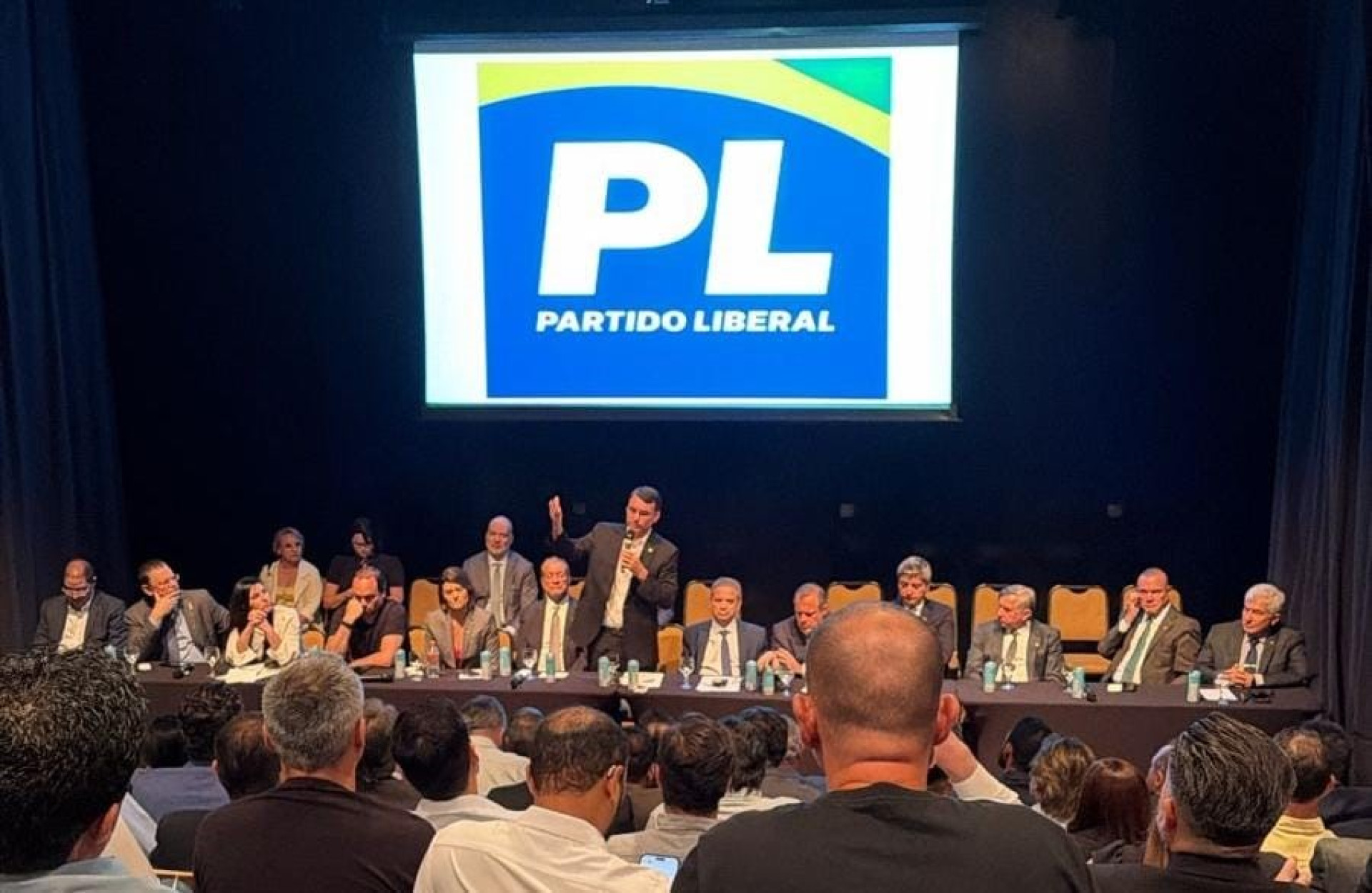 PL faz reunião com Flávio, Carlos, Michelle e mandatários após prisão de Bolsonaro
 (Foto: Via WhatsApp O POVO)