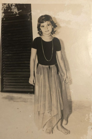 Emília, como aluna do Canarinho, durante festival de dança do colégio(Foto: Acervo Pessoal/Divulgação)