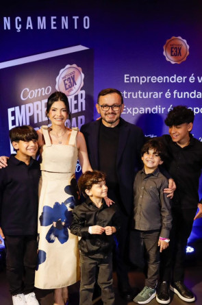 Tatianne Teófilo com o marido e sócio José Teófilo e os filhos do casal, Lucas Teófilo, Lui Teófilo , Lorenzo Teófilo e Levi Teófilo. (Foto: Divulgação)