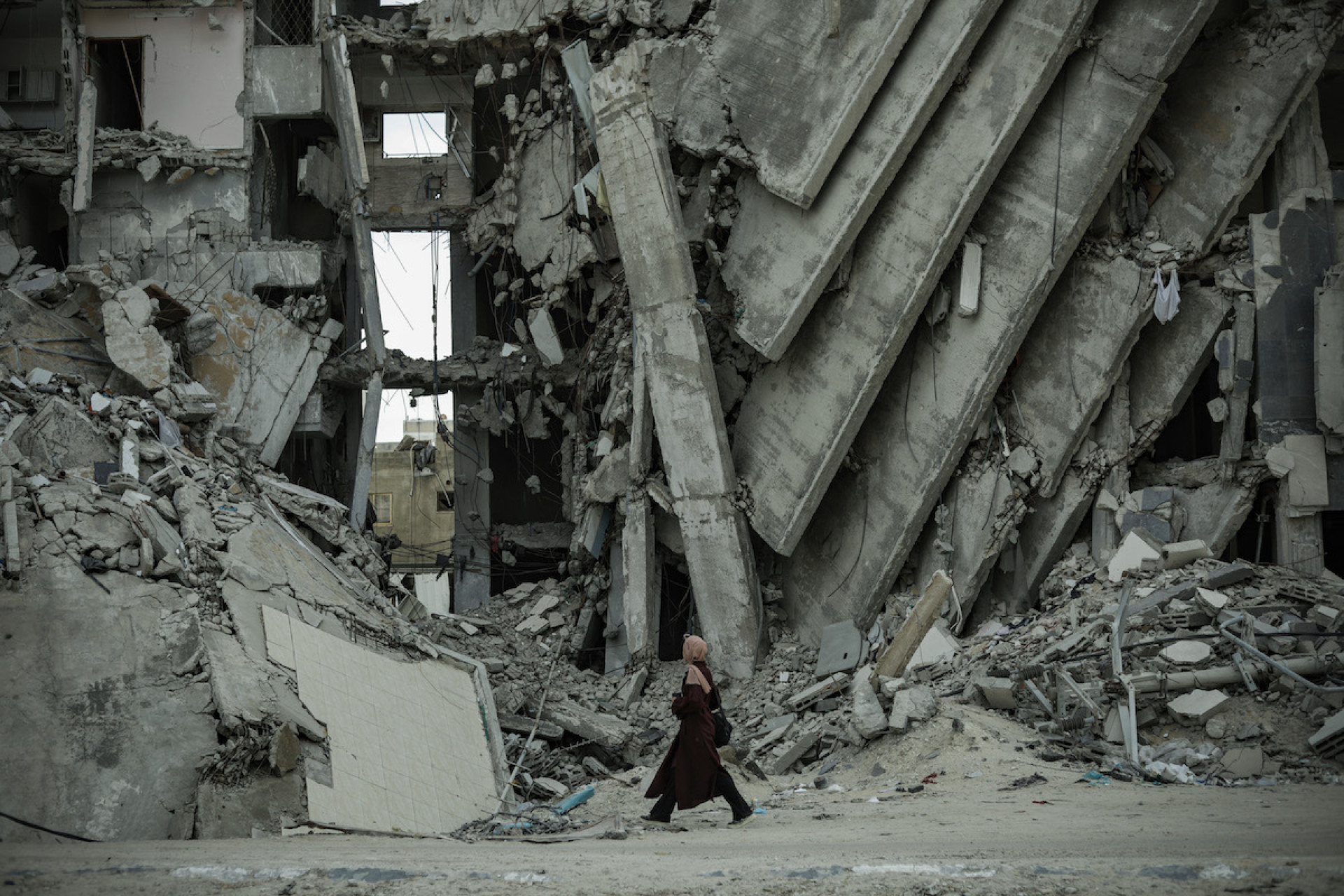 Escombros em Gaza. Fotografia é de Fatma Hassouna, uma das várias que aparecem no documentário (Foto: Fatma Hassouna)