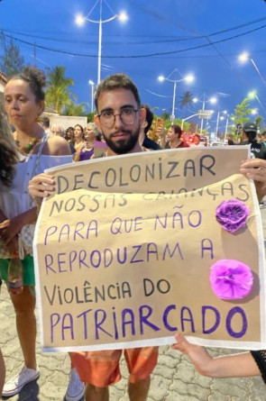 Um dos cartazes na manifestação(Foto: Acervo pessoal)