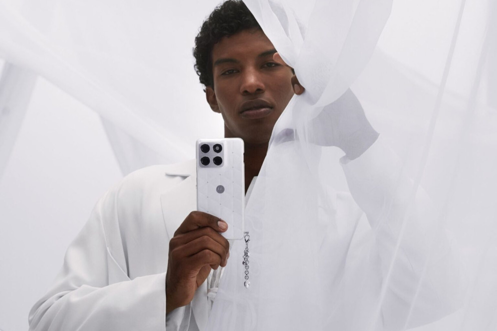 A Motorola traz a Cor do Ano no modelo edge 70 (Foto: Motorola/Reprodu&ccedil;&atilde;o)