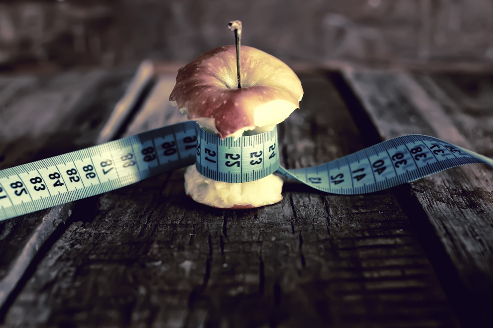 A anorexia nervosa &eacute; um transtorno alimentar grave caracterizado pela recusa em manter um peso corporal m&iacute;nimo e adequado para a idade e altura, um medo intenso de ganhar peso e uma percep&ccedil;&atilde;o distorcida da pr&oacute;pria imagem corporal(Foto: alexkich/AdobeStock)