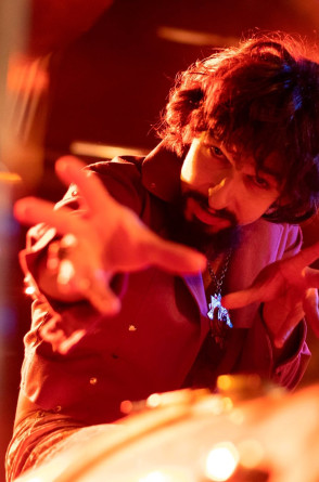 Ravel Andrade como Raul Seixas na série 'Eu sou'
