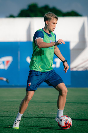 Ronald deve ganhar primeira chance como titular  