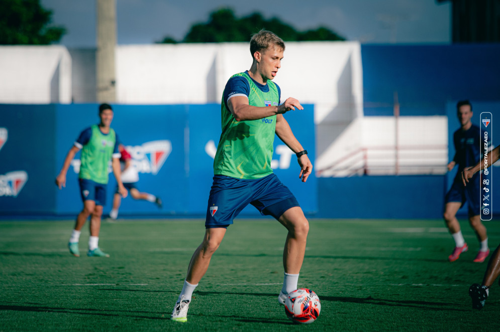Ronald deve ganhar primeira chance como titular 