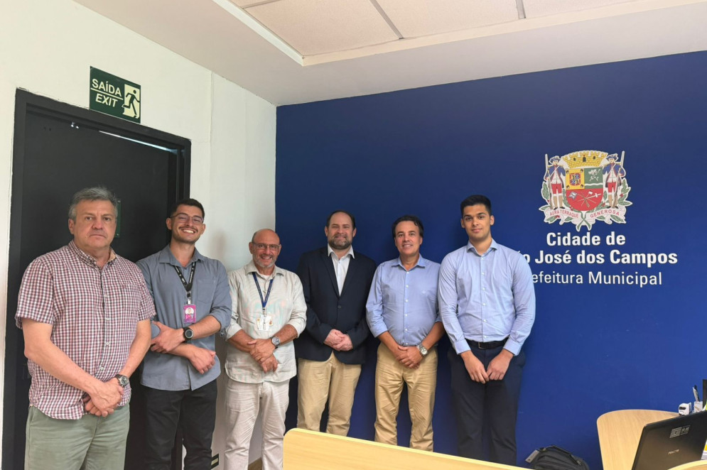 Machidovel Trigueiro Filho, o segundo da esquerda para a direita, em visita ao Parque de Inova&ccedil;&atilde;o Tecnol&oacute;gica S&atilde;o Jos&eacute; dos Campos(Foto: Lorenzo Viana Trigueiro/Divulga&ccedil;&atilde;o)