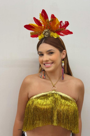 Acess&oacute;rios Hippie Chic Bijus, no Esta&ccedil;&atilde;o Fashion. Tiara: R$ 24,90; Brincos: R$ 15,90; Top brilho: R$ 40(Foto: Yara Cabral / Divulga&ccedil;&atilde;o)