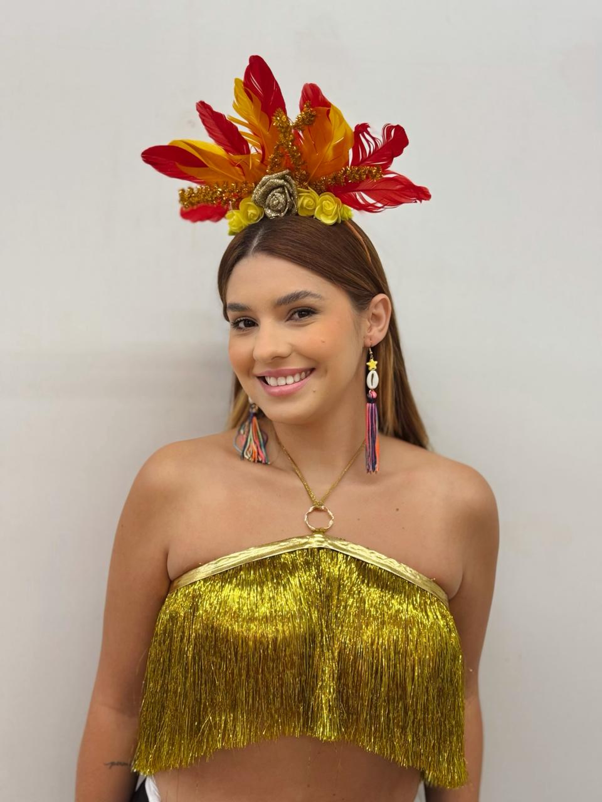 (Foto: Yara Cabral / Divulgação)Acessórios Hippie Chic Bijus, no Estação Fashion. Tiara: R$ 24,90; Brincos: R$ 15,90; Top brilho: R$ 40