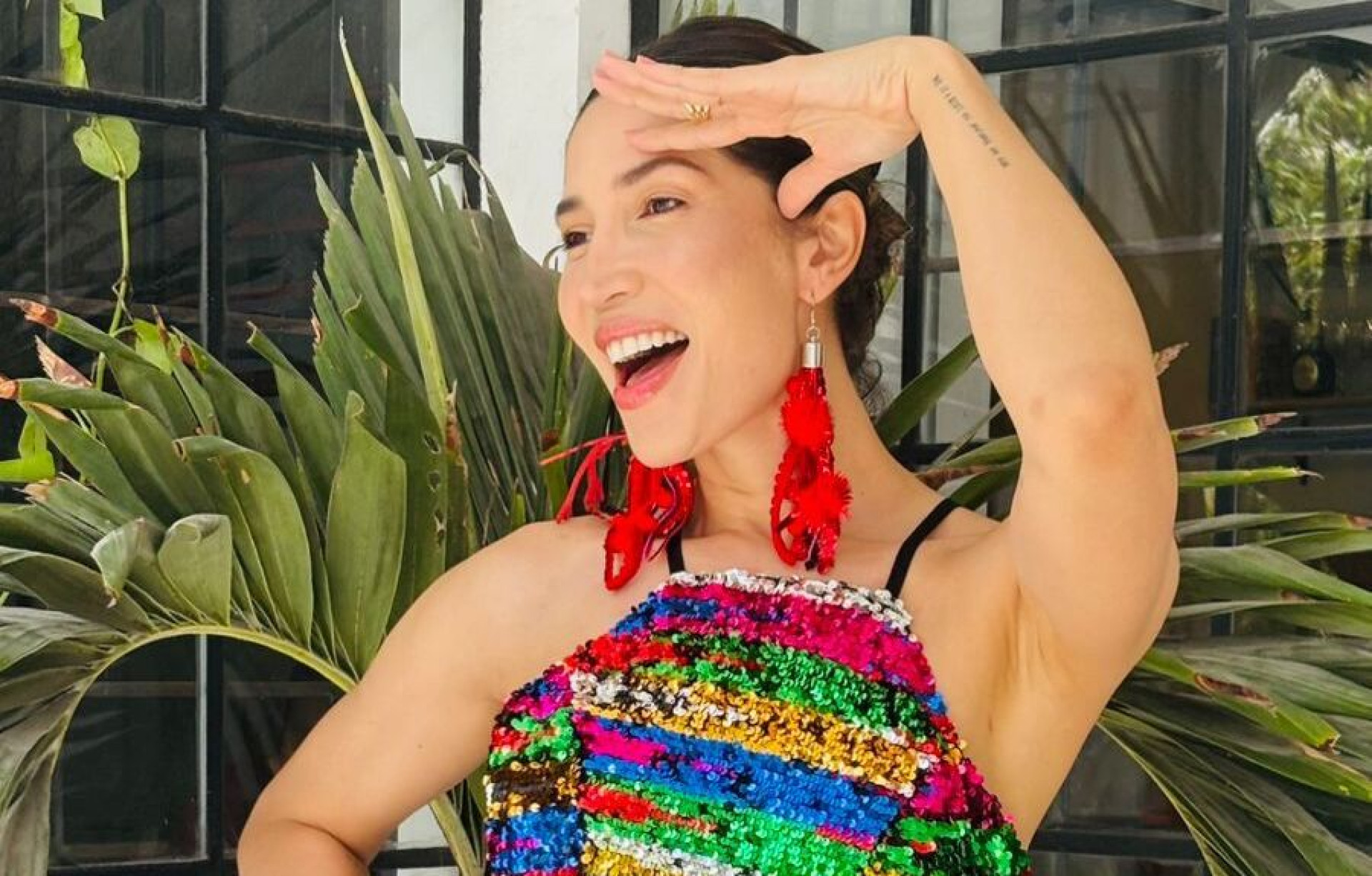 Looks de carnaval 2026 da Loja Elabore

Top gipsy R$ 119 
Short elabore R$ 180 
Brinco gabe R$ 45 
Pochete PDM R$ 79,90 (Foto: Raquel Praxedes / Divulgação)