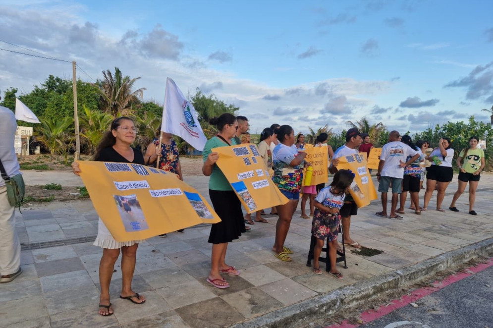 Relatos &eacute; que fam&iacute;lias convivem em meio a alagamentos, risco de choque e inc&ecirc;ndio(Foto: Isabella Pascoal/Especial para O POVO)