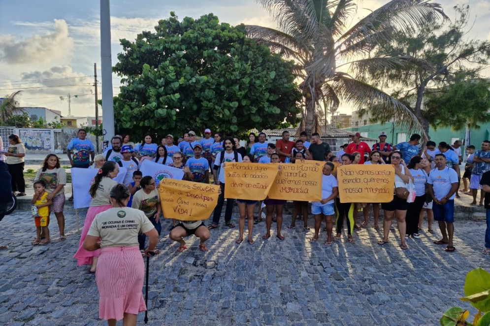Moradores protestam contra falta de resolu&ccedil;&atilde;o do Poder P&uacute;blico(Foto: Isabella Pascoal/Especial para O POVO)