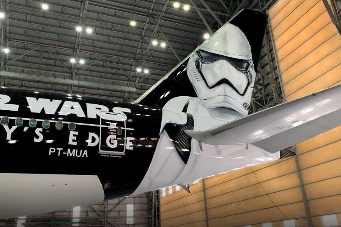 Com a iniciativa, a empresa quer permitir que os passageiros e fãs tenham a possibilidade de viajar em uma aeronave inspirada nos Stormtroopers, o Império Galáctico de Star Wars