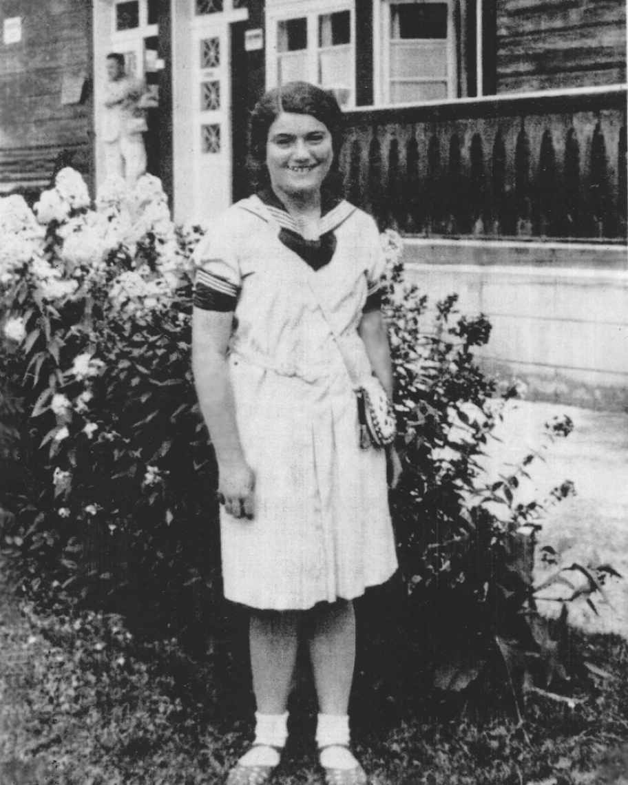 A adolescente judia Reina Spiegel morreu aos 18 anos ao ser descoberta num esconderijo por nazistas poloneses
 (Foto: fotos reprodução )