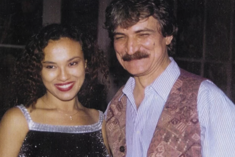Pesquisadora Josy Teixeira e cantor e compositor Belchior em Fortaleza nos anos 2000(Foto: Divulgação)