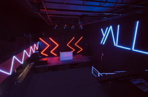 Recém inaugurada na rua Dragão do Mar 218 - Praia de Iracema, a Y’all Club promete uma nova experiência em festas, com foco no formato pub e balada, além de ambiente moderno