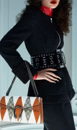 Afinal, ver roupas ou acessórios que custam mais do que carros pode ser inusitado, não é mesmo?