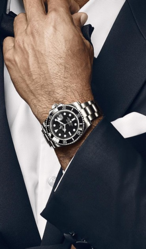 O uso de matéria-prima rara, de mão de obra qualificada e a pouca abundância no mercado ajudam a construir o valor .