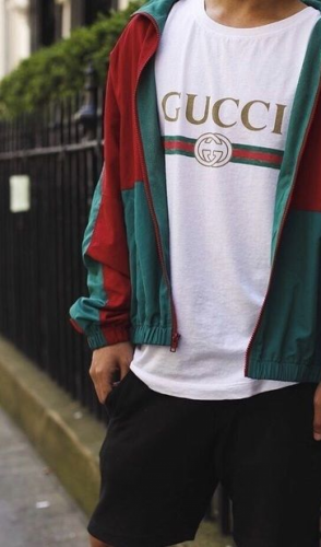 Com mais de 400 lojas, se destaca pelo design em uma linha que vai das bolsas à decoração de casa.