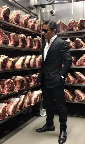 Quem é Salt Bae: Nusret Gökçe é nome verdadeiro do chef turco dono do restaurante Nusr-Et.