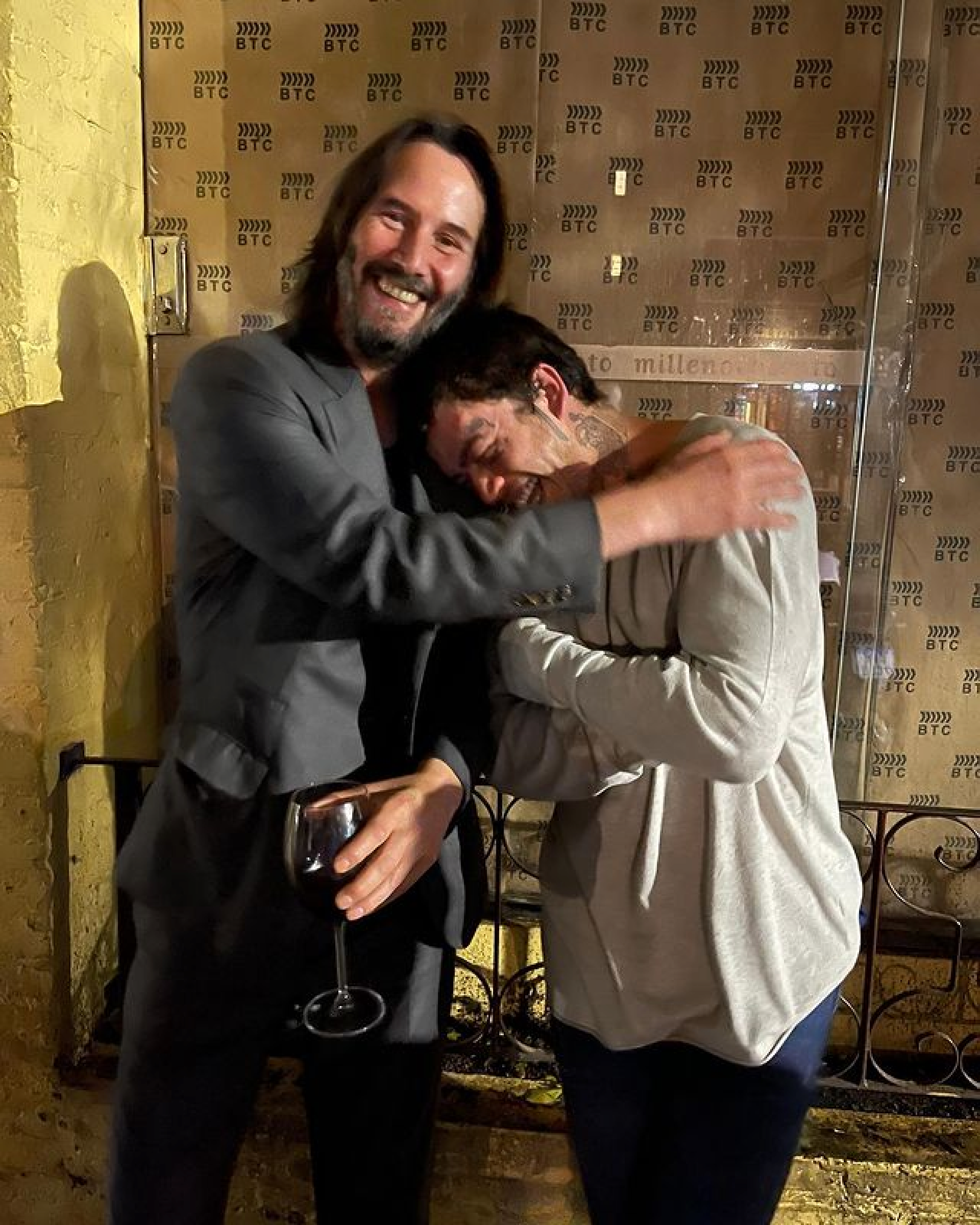 Em outubro de 2022, Whindersson compartilhou jantar com Keanu Reeves, em São Paulo (Foto: Instagram / @whinderssonnunes)