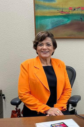 Solange Menezes Holanda assumiu a magistratura em 1998 e já foi titular das comarcas de Quixelô, Santana do Acaraú e Pacatuba, além de ser titular da Vara de Crimes contra a Ordem Tributária da Comarca de Fortaleza(Foto: Solange Menezes Holanda/Acervo pessoal)