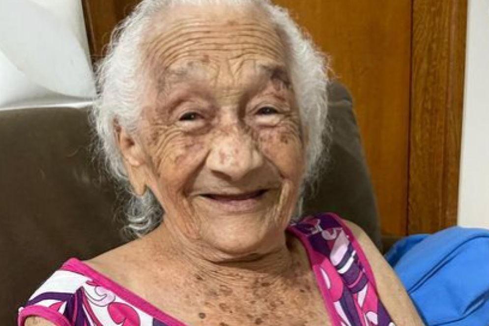 Dona Cícera, 103, disse que o segredo para passar dos 100 anos é ser feliz