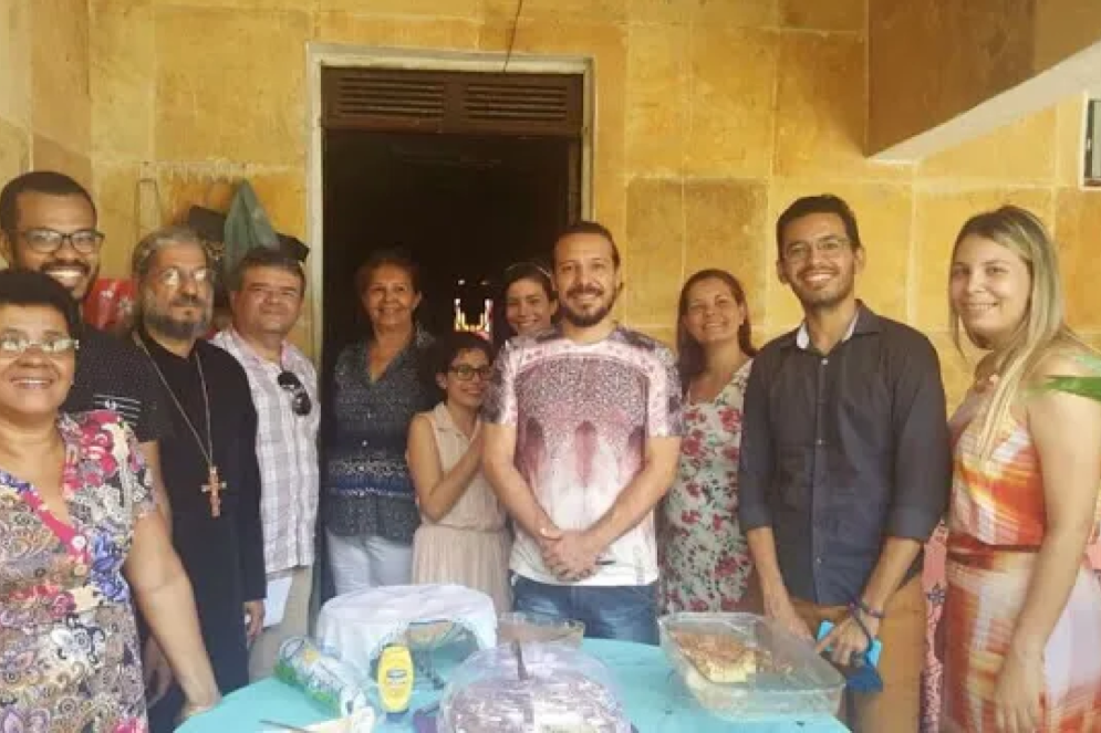 Primeira celebração da Santa Liturgia da Igreja Ortodoxa da Polônia, realizada em 2016 na casa do fiel Diego(Foto: Arquivo Pessoal / Diego Ribeiro)