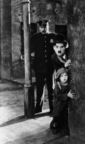 Otelo menciona o filme "O Garoto" (1921), de Charles Chaplin, como uma influência decisiva para que seguisse a carreira de ator(Foto: Reprodução)