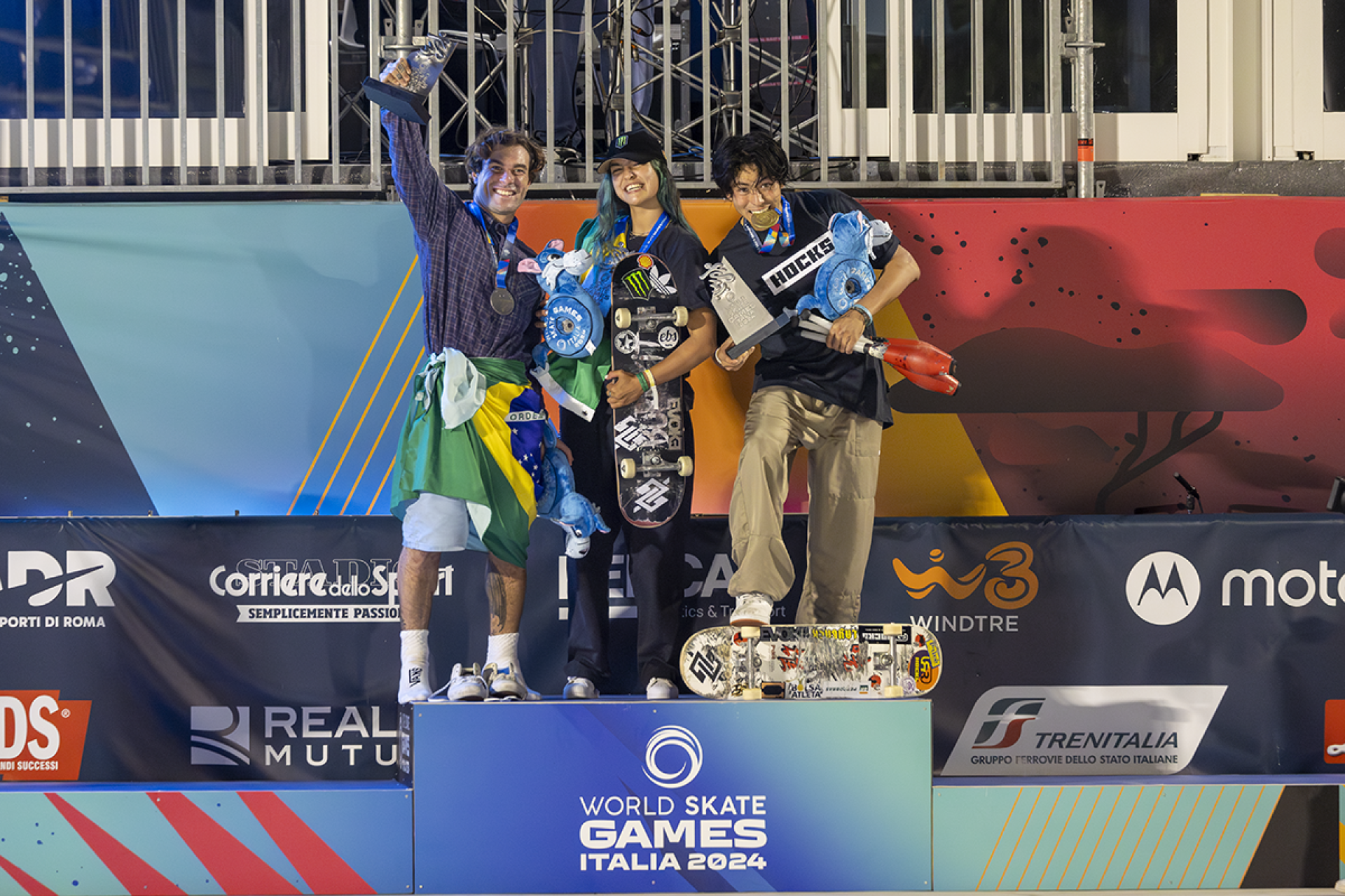 Pedro Barros, Raicca Ventura e Augusto Akio subiram ao pódio do mundial de skate, com dois ouros e uma prata

 (Foto: Julio Detefon / CBSk)