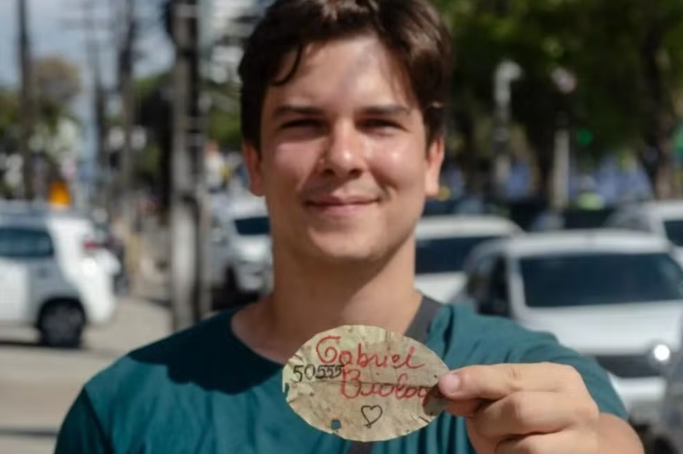 Gabriel Biologia é eleito com mais de 30 mil votos sem usar santinhos(Foto: Davi Pinheiro)