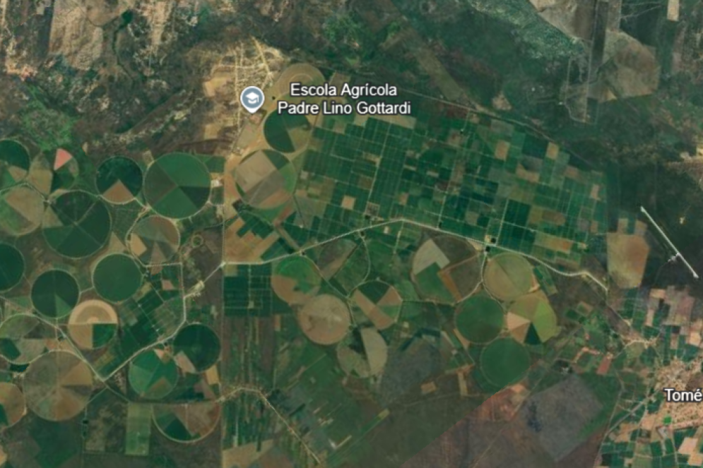 Proporção de fazendas no entorno da Escola Agrícola Padre Lino Gottardi. No canto inferior direito está a comunidade de Tomé(Foto: Reprodução/Google Earth)