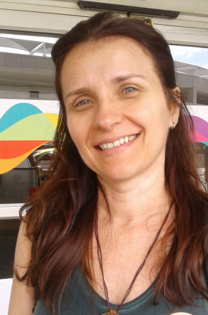 Formada em Jornalismo pela UFC, Ana Cláudia Peres foi jornalista no jornal O POVO antes de partir para mestrado e doutorado na UFF. Desde 2024 está de volta ao Ceará, agora como professora universitária(Foto: Ana Cláudia Peres/Acervo pessoal)
