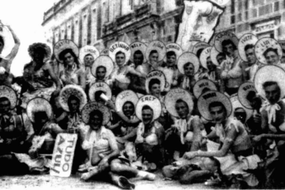 Cordão das Coca-Colas, um dos mais animados do Carnaval de Fortaleza na década de 40(Foto: Arquivo OPOVODOC)