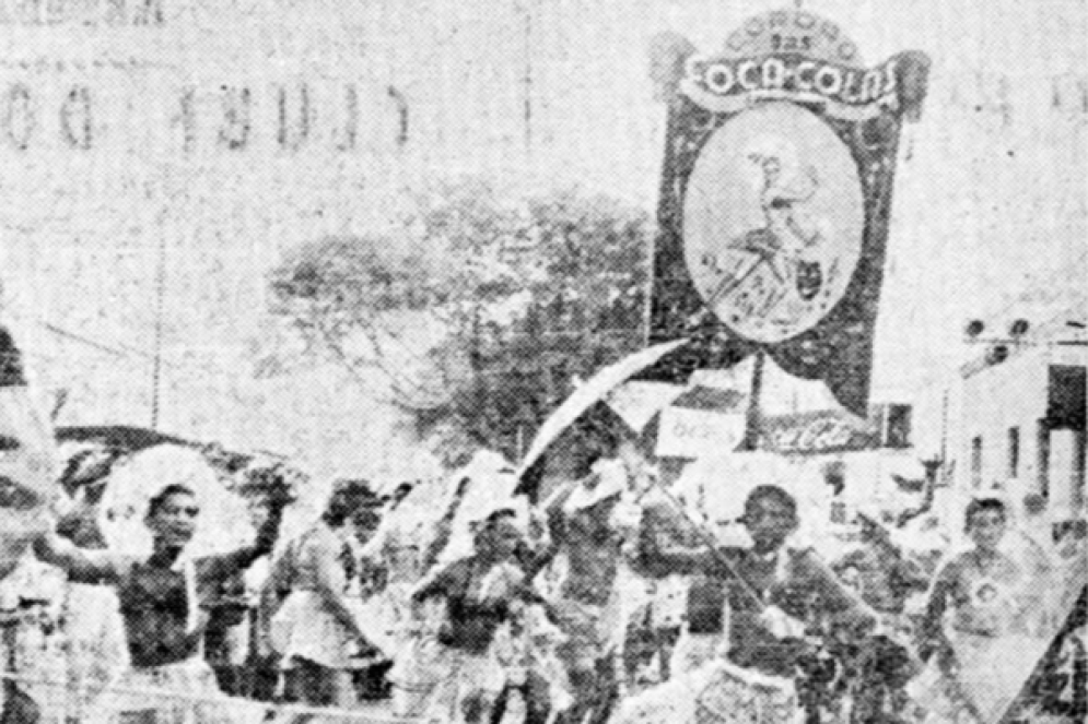 O famoso cordão das Coca-Colas no Carnaval de Fortaleza em 1955(Foto: Arquivo OPOVODOC)
