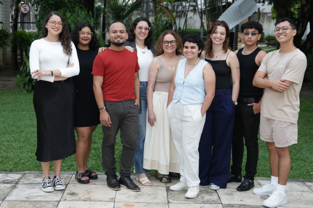 Equipe de jornalismo do O POVO+. Da esquerda para a direita: Karyne Lane, Bianca Nogueira, Mateus Mota, Catalina Leite, Fátima Sudário, Révinna Nobre, Ludmyla Barros, Ayuri Reis e Wanderson Trindade(Foto: FCO Fontenele/O POVO)