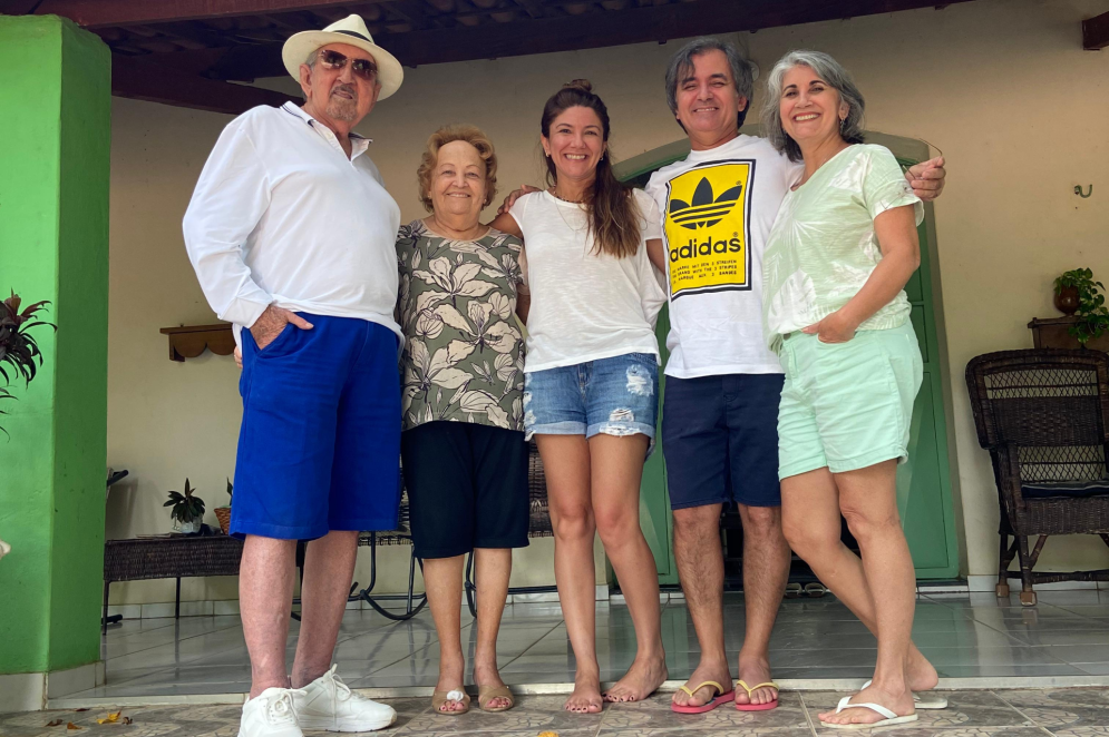 Jourdam e Zélia com os filhos Jordana, Jonas e Debora. A Flora Pura sempre foi uma empresa familiar(Foto: Acervo pessoal/Divulgação)