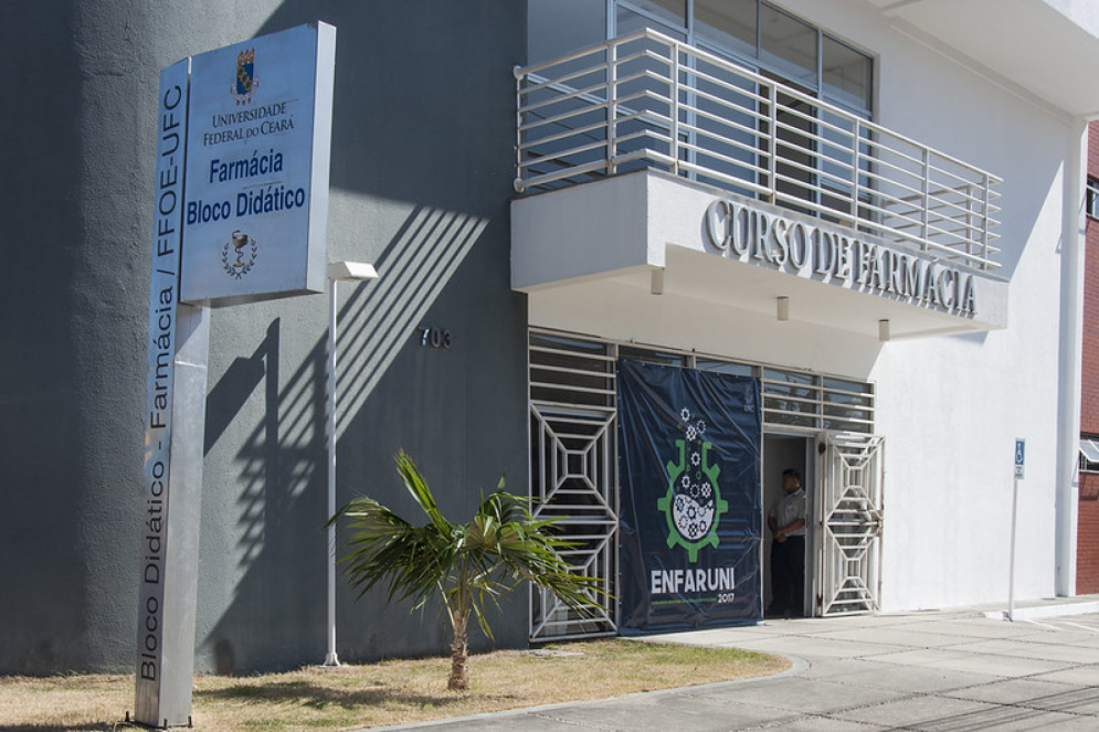O curso de Farmácia da UFC é ministrado na Faculdade de Farmácia, Odontologia e Enfermagem (FFOE), no campus Porangabuçu, no bairro Rodolfo Teófilo(Foto: Viktor Braga/UFC)
