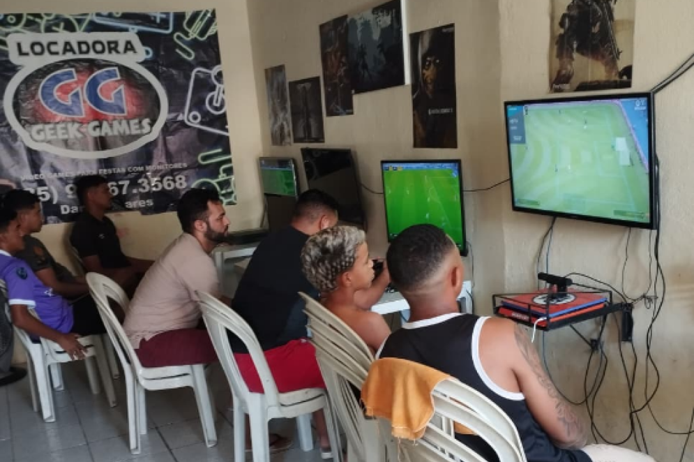 A Geek&Games oferece consoles como PlayStation 3 e 4, Xbox One e até fliperama a preços acessíveis(Foto: Arquivo pessoal)