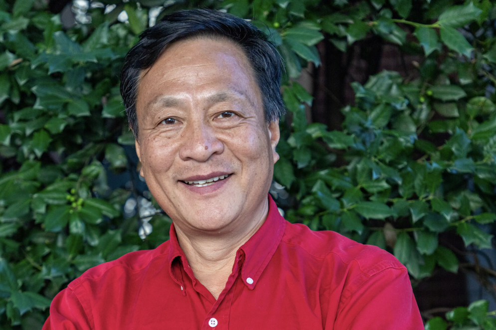 Kongjian Yu acumulou mais de 20 livros publicados e mais de 300 artigos científicos. Seu trabalho recebeu prêmios internacionais, como o IFLA Sir Geoffrey Jellicoe Award (2020), o Cooper Hewitt National Design Award (2023) e o RAIC International Prize (2025)(Foto: The Cultural Landscape Foundation)